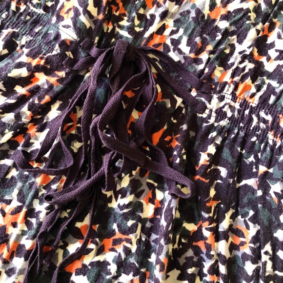 Easy lightweight gathered tie front dress - Picture 5 of 10